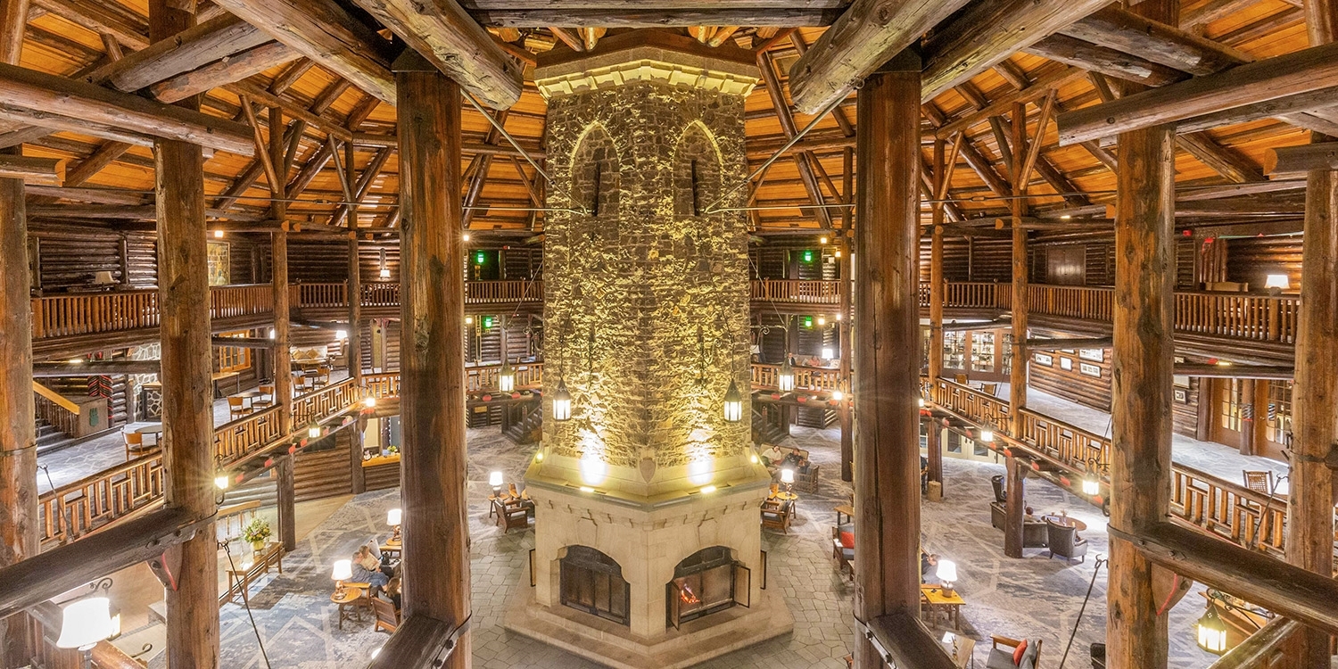  The fireplace at the centre of the hexagonal rotunda in the lobby 